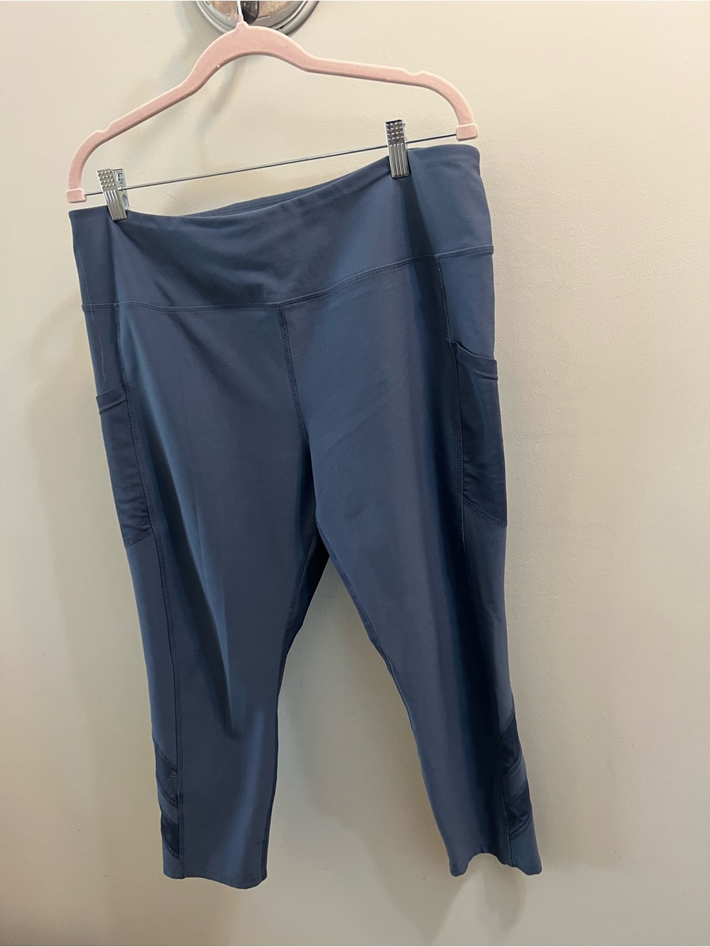 Monday’s Blue Active Capri Leggings with Side Pockets XXL